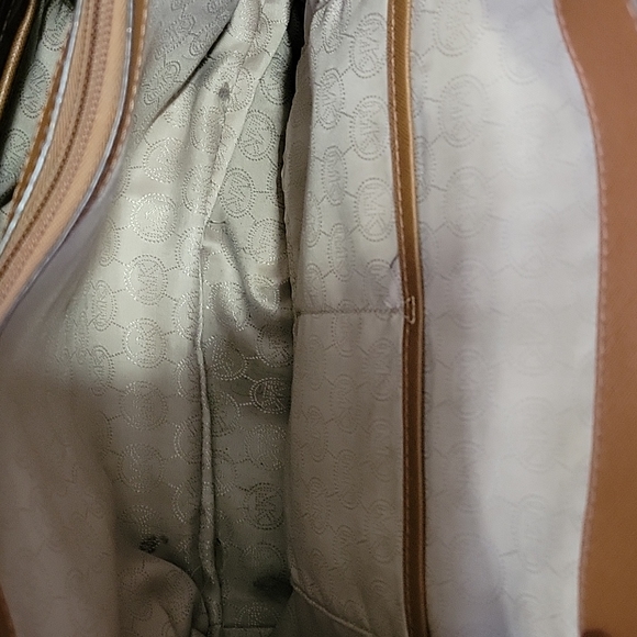 Michael Kors leather bag - Picture 6 of 9